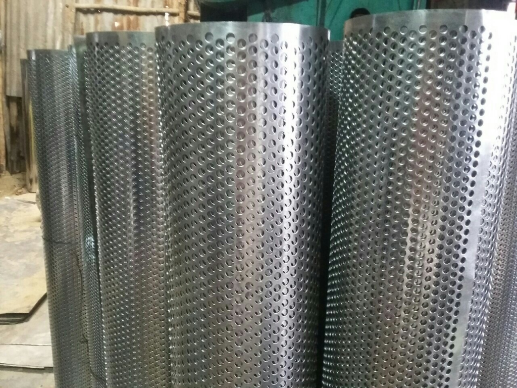 Tấm lưới đục lỗ được cuốn thành cuộn